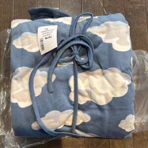 Cozy Blue Cloud Print Blanket